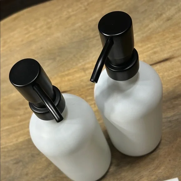 White glass Soap Dispenser Set with Black Pumps and labels - Picture 16 of 16